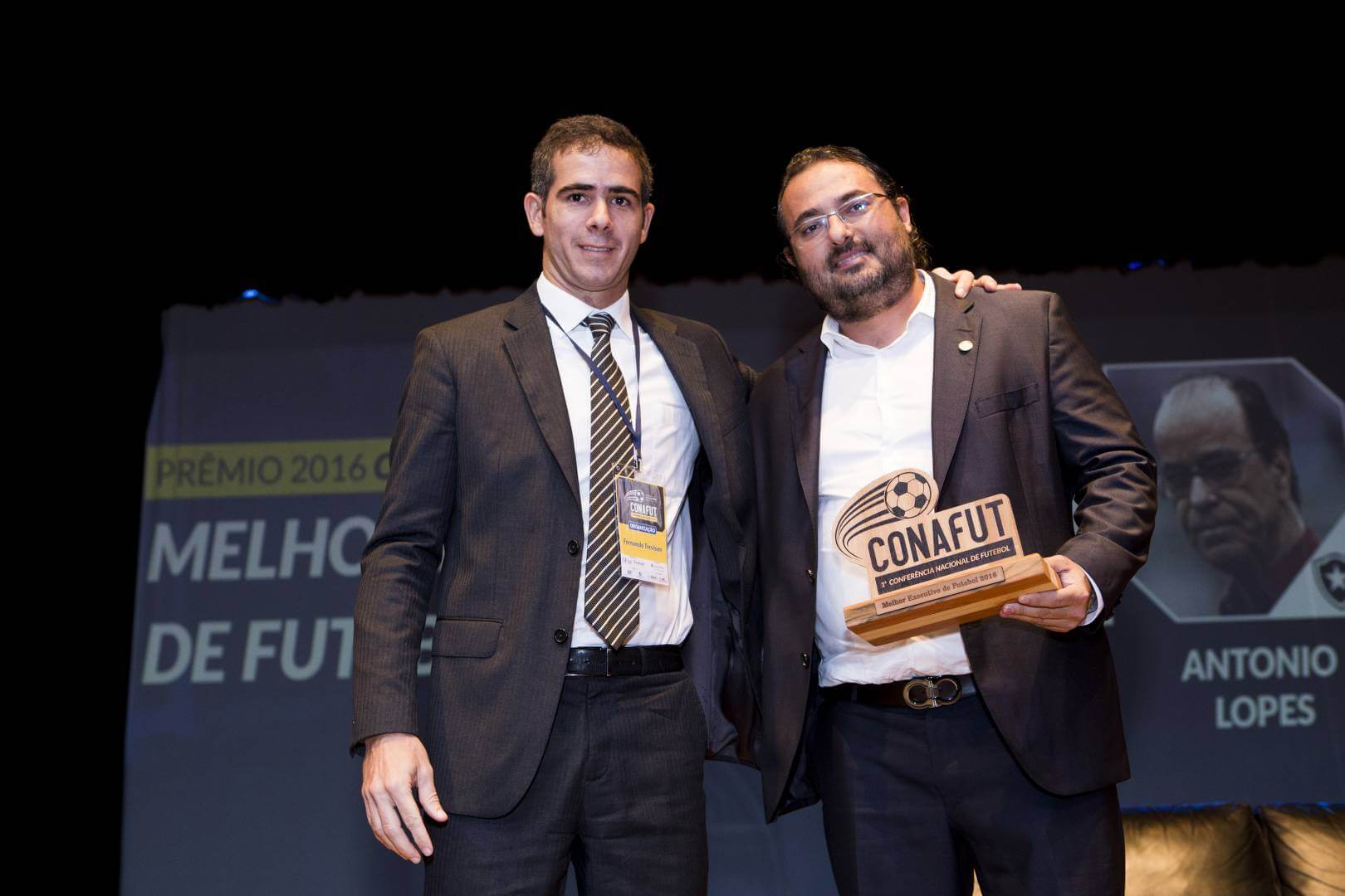 Alexandre Mattos (Palmeiras) recebe Prêmio de Melhor Executivo de Futebol de 2017